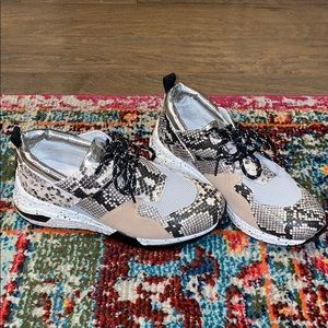 Out woods Size 8 Sneakers Faux Snake Skin/Silver